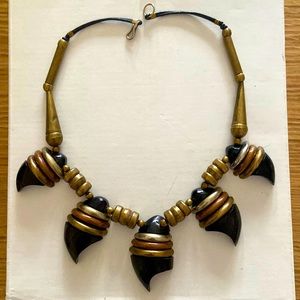 Vintage 70s hammered tri-colored metal tooth necklace